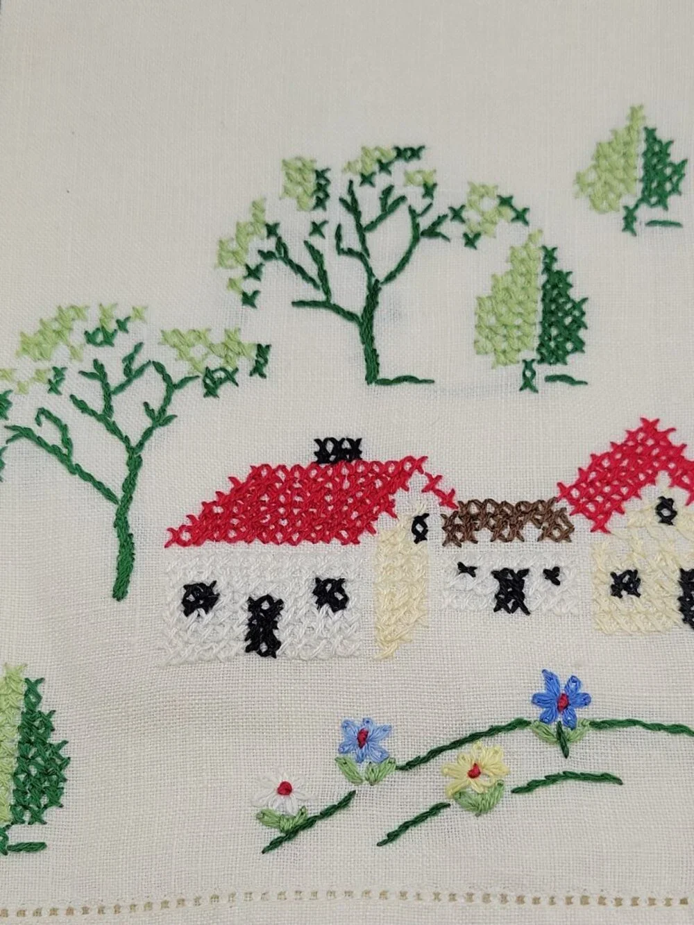 Vtg. Set of 2 White Cotton Embroidered Floral Kitchen & Tea Towels, Rectangular
